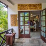 Wejście do Pawilonu Edukacyjnego Pienińskiego Parku Narodowego w Szczawnicy