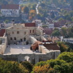 Widok z lotu ptaka na ruiny zamku w Kazimierzu Dolnym