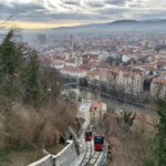 Kolejka, którą można wjechać na wzgórze Schlossberg