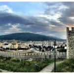 Współczesna panorama miasta z Twierdzy Skopje