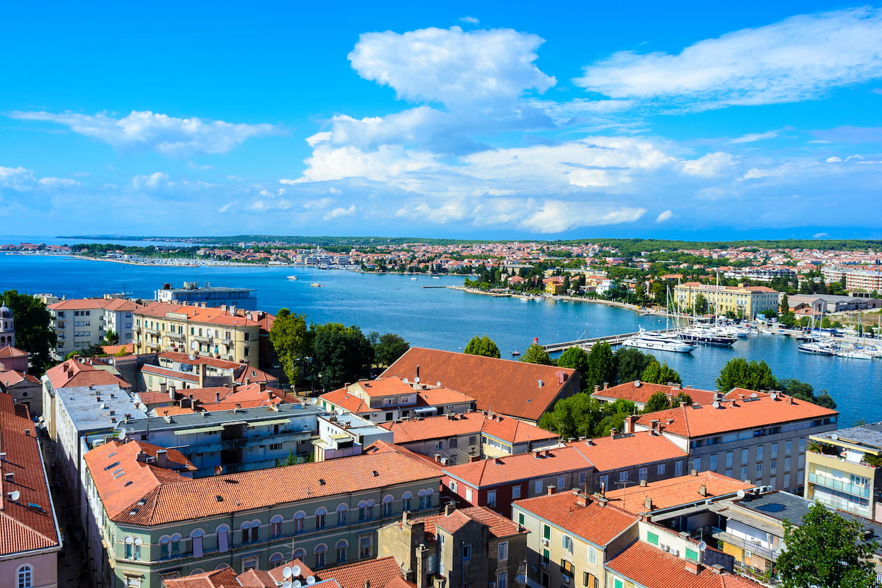 Zadar, czyli perła Dalmacji. Dlaczego warto spędzić tu urlop?