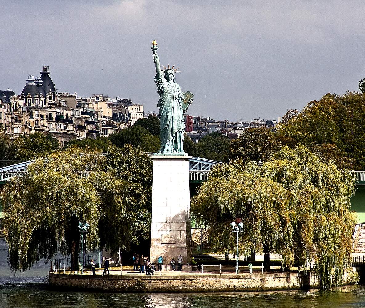 Freiheitsstatue Paris Touristenattraktionen Tropter Com