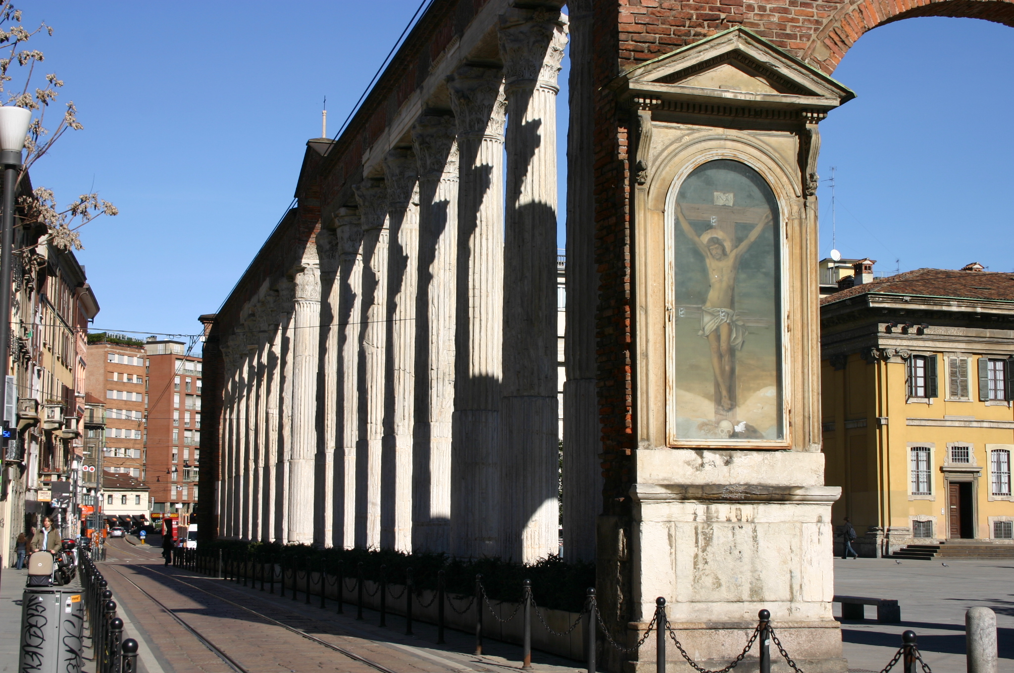 Columns Of San Lorenzo Milan Tourist Attractions Tropter Com