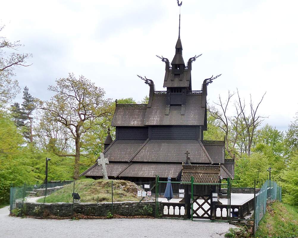Iglesia de madera de Fantoft – Bergen – Noruega Iglesia de madera de Fantoft – Bergen – Noruega